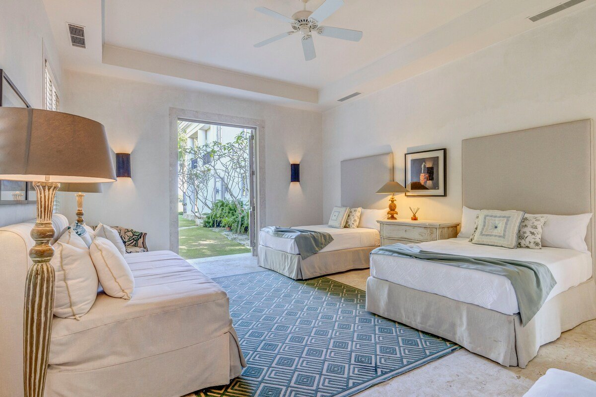 Corales 114 – Stunning Marble Estate Villa gallery image 2