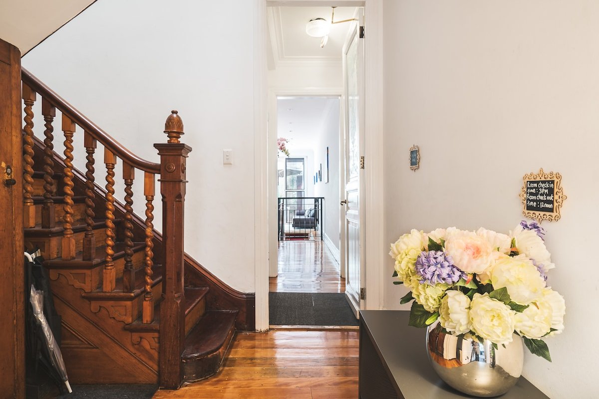 Surry hills: Central Sydney 5 bedroom home gallery image 5