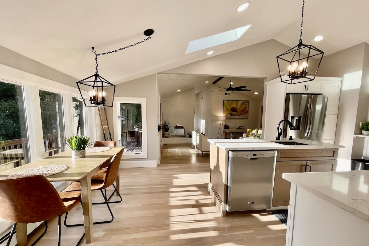 Peaceful & Exquisite LAKE FRONT Home w/Heated Pool gallery image 3