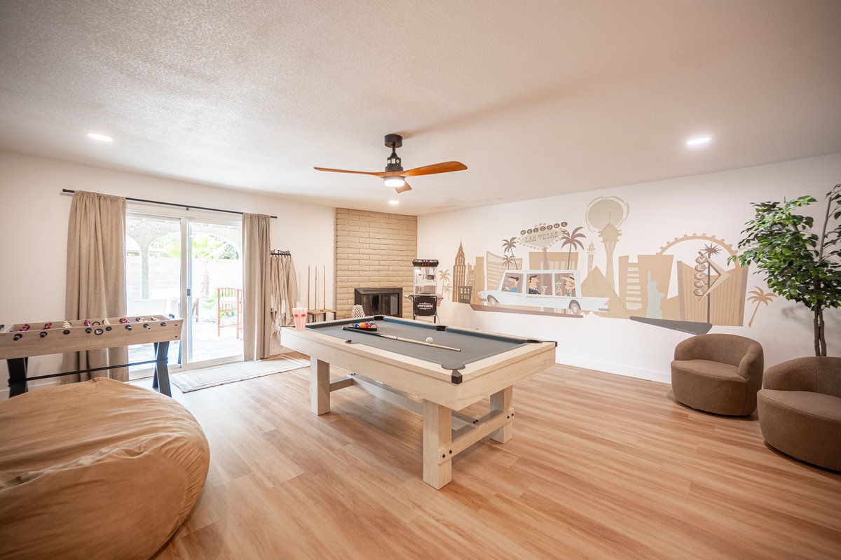 Fun 4bed pool home next to strip!