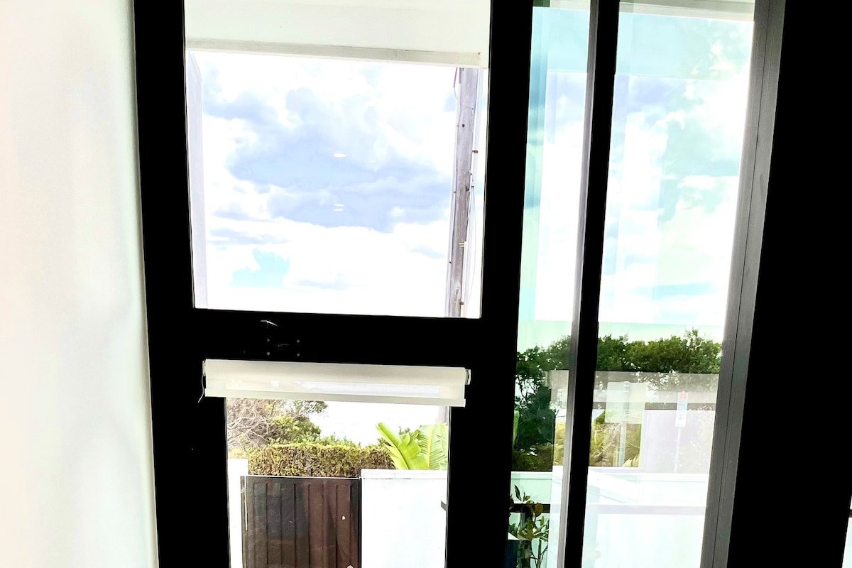 Luxury Beach Front Townhouse gallery image 5