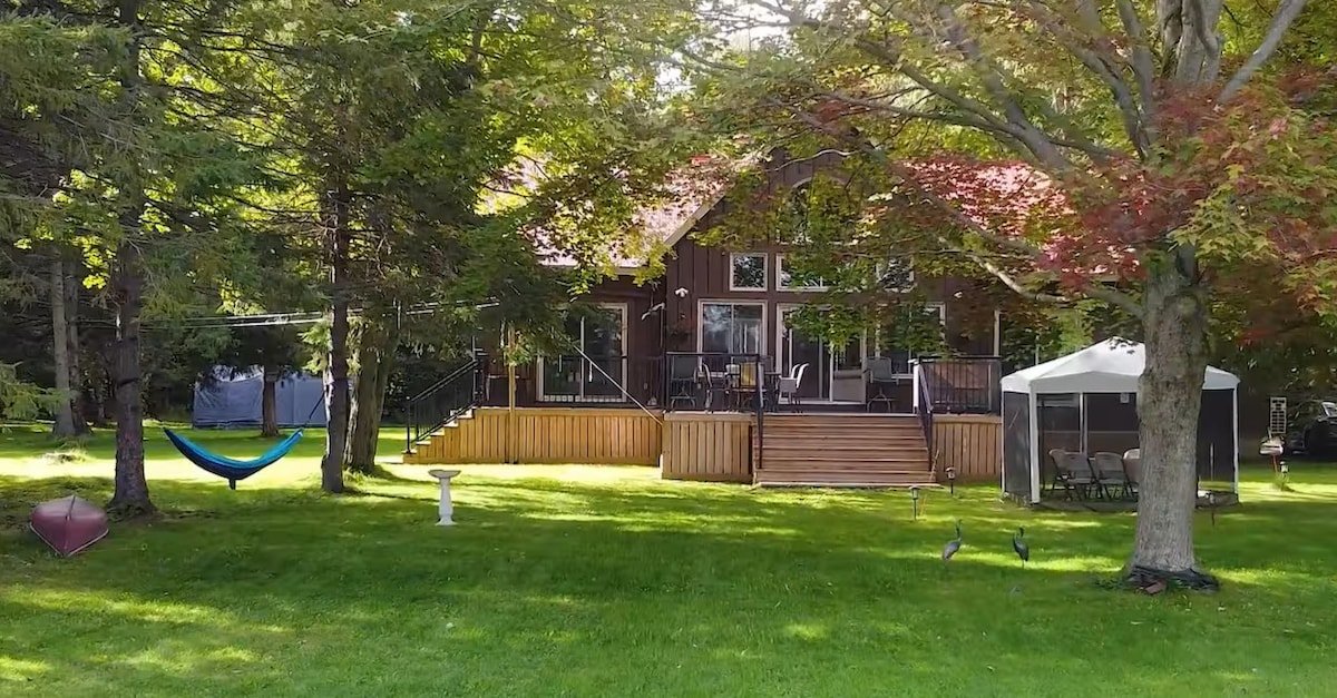 Beautiful Waterfront Home | 25 Minutes from Ottawa gallery image 2