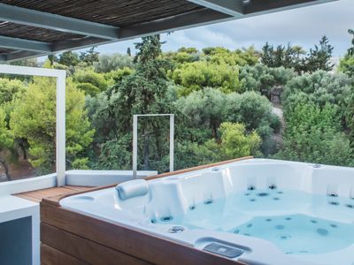 Senior-Acropolis Luxury 3-Bdr Apt./Outdoor Jacuzzi