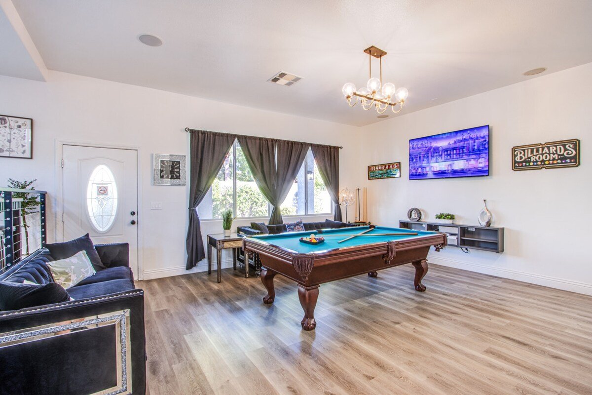 Bright & Modern Oasis | Spa, Pool, 10min to Strip gallery image 5