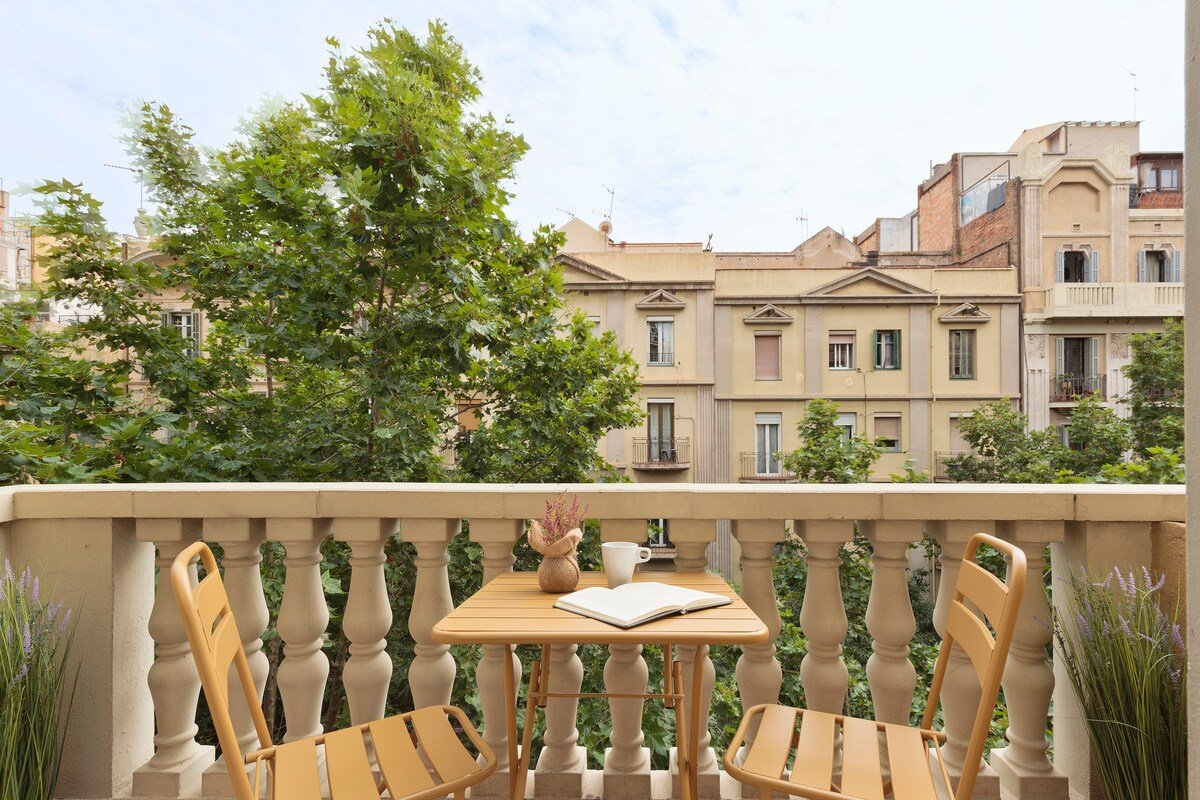 Sweet home with balcony next to Sagrada Familia gallery image 3