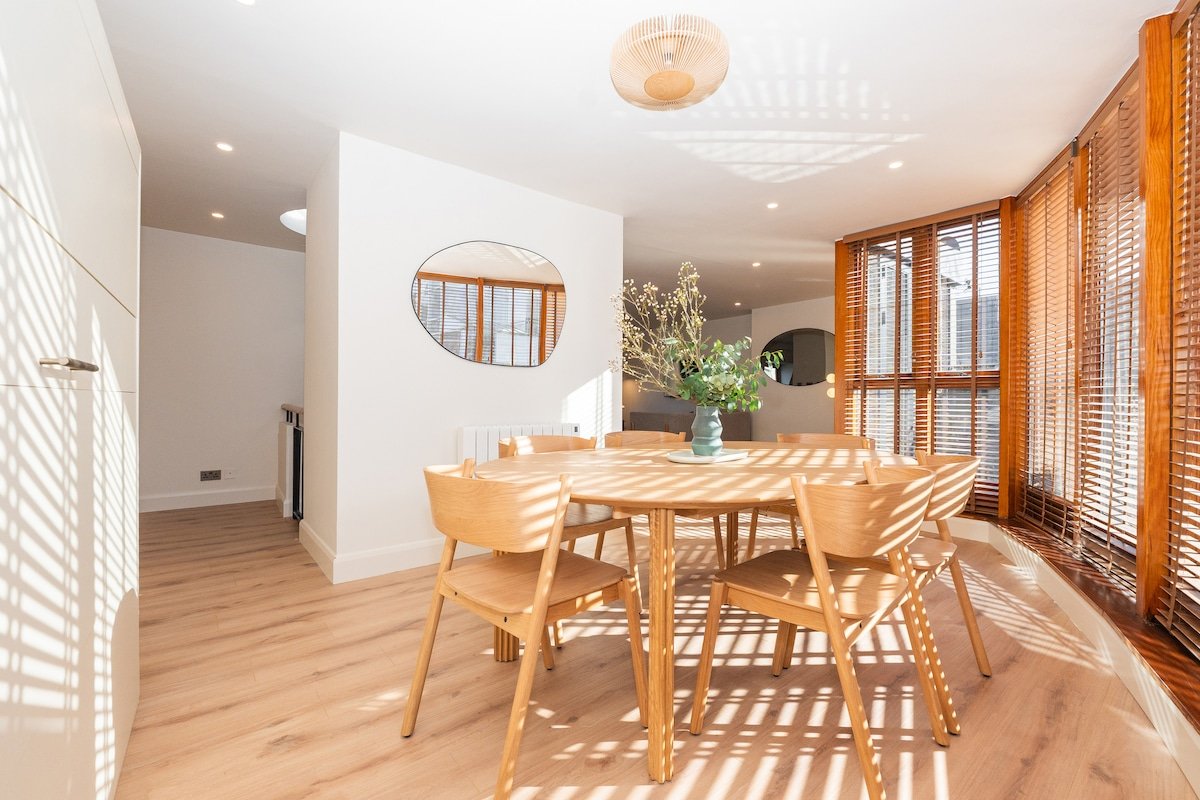 Stunning Large Penthouse in a Perfect Location gallery image 3