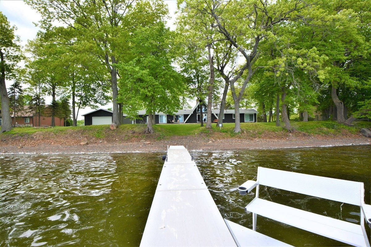 2 Masters 2 Docks, Game Room, Incredible Yard gallery image 5