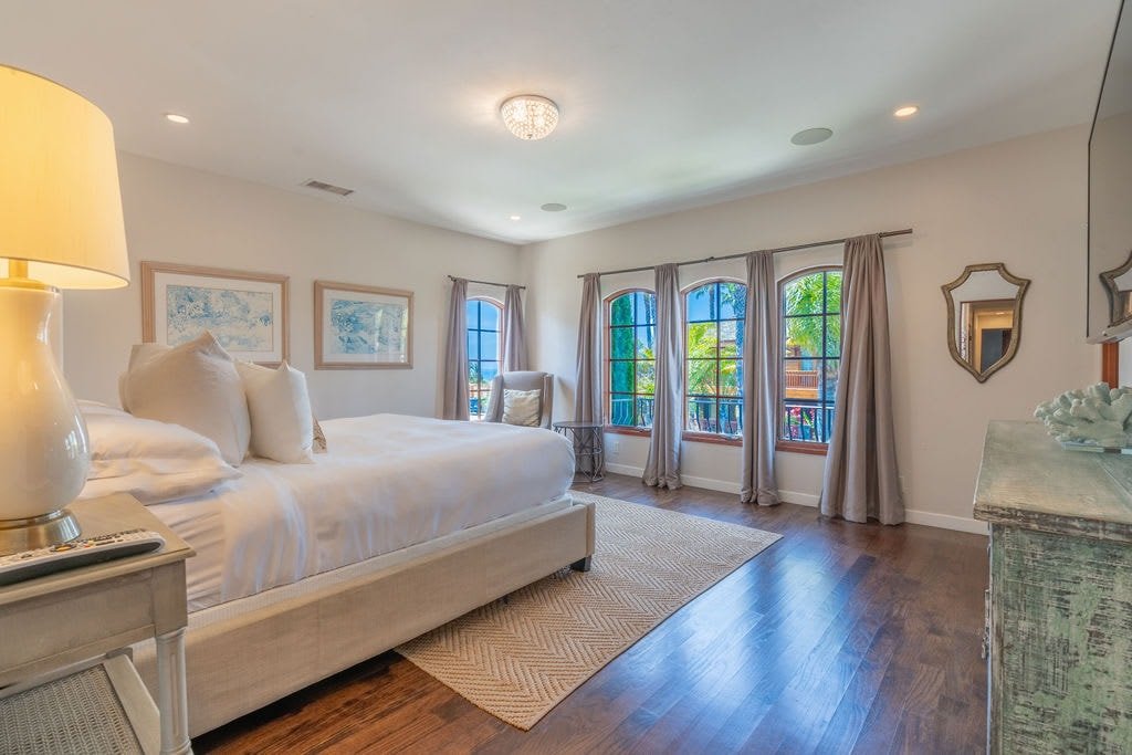 Mediterranean Beauty with Rooftop Deck and Ocean V gallery image 4