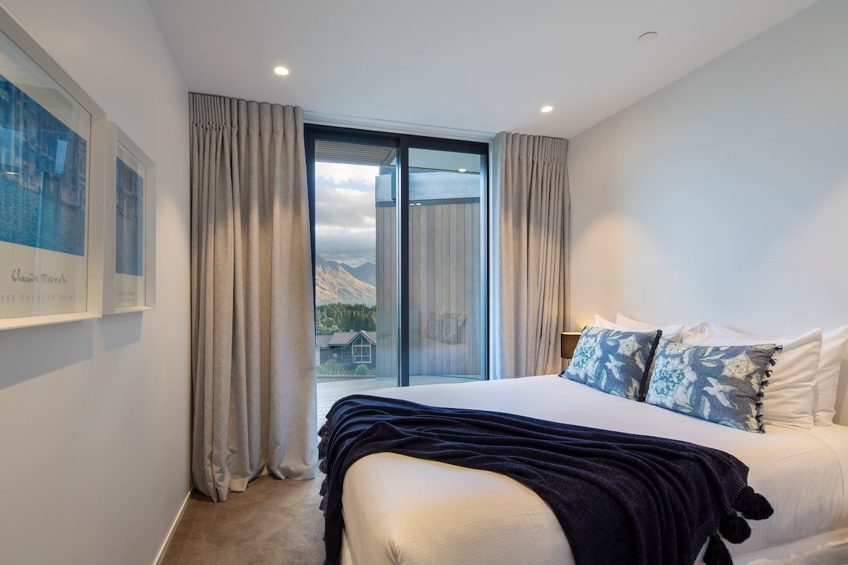 The Hill Residence by Sothebys Luxury Rental Homes gallery image 3