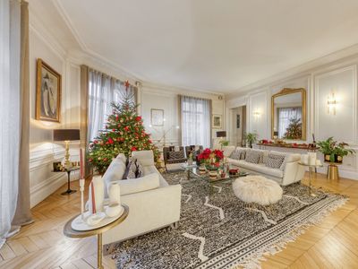 PARIS 8eme : Amazing 200 m2 flat