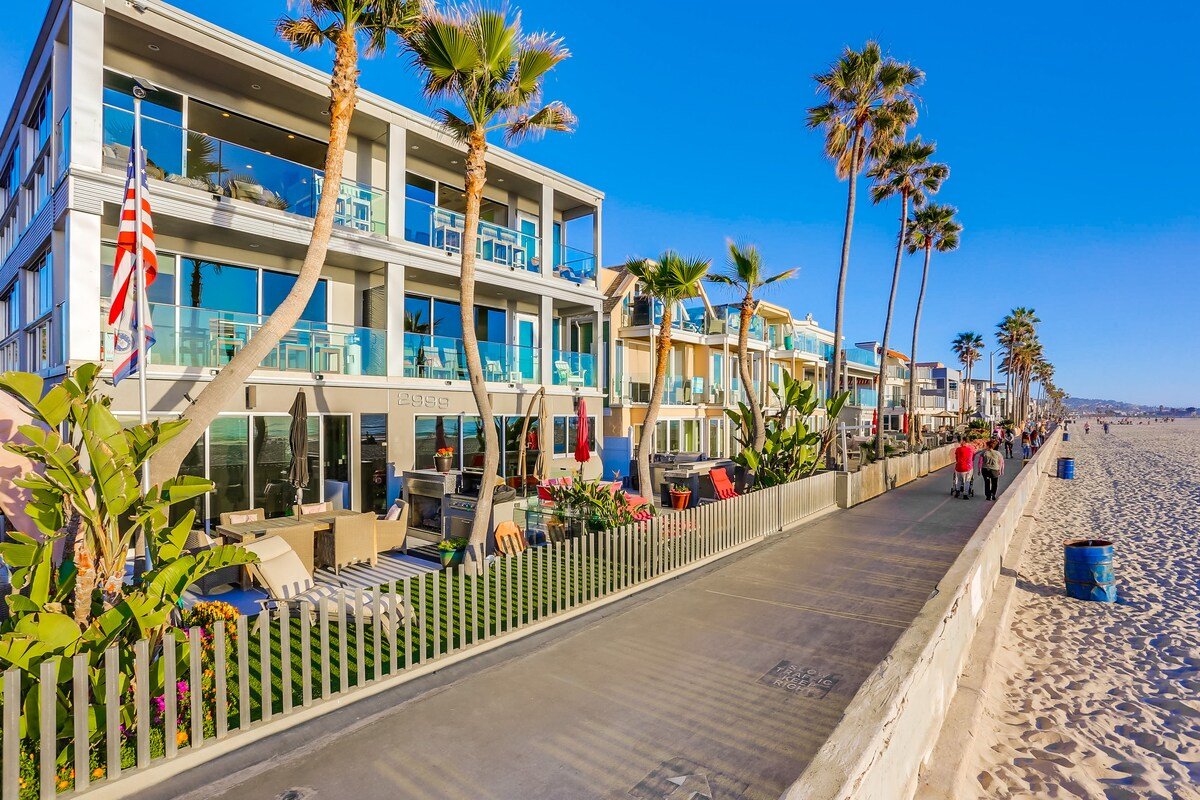 South Beach | Oceanfront 5BR in Mission Beach gallery image 5