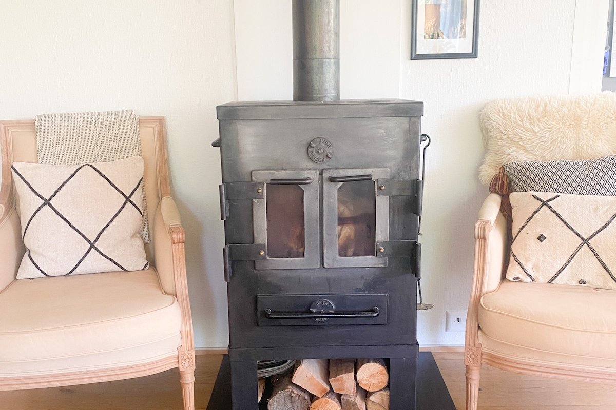 Cheerful 3 bedroom home opposite lake Geneva gallery image 3