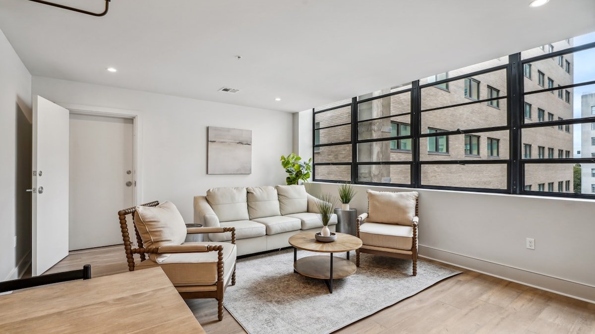 Spacious Combo Unit, Perfect for a Saints Game! gallery image 5