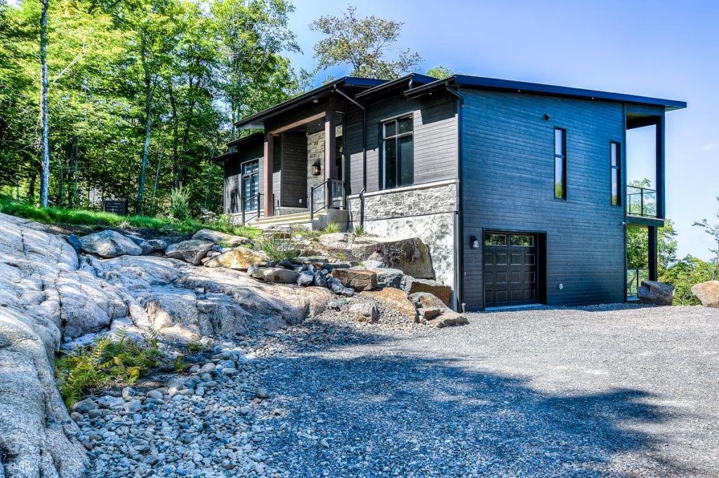 Luxurious Modern Mansion – Private Jacuzzi & Sauna gallery image 3