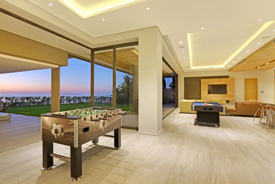 Photo 2 of Quartz Villa accommodation in Bantry Bay, Cape Town with 5 bedrooms and 5 bathrooms