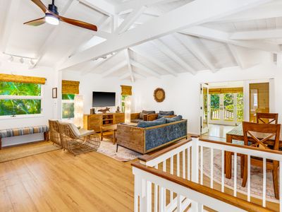 A/C Hanalei Home, short walk to Shops & the Beach!