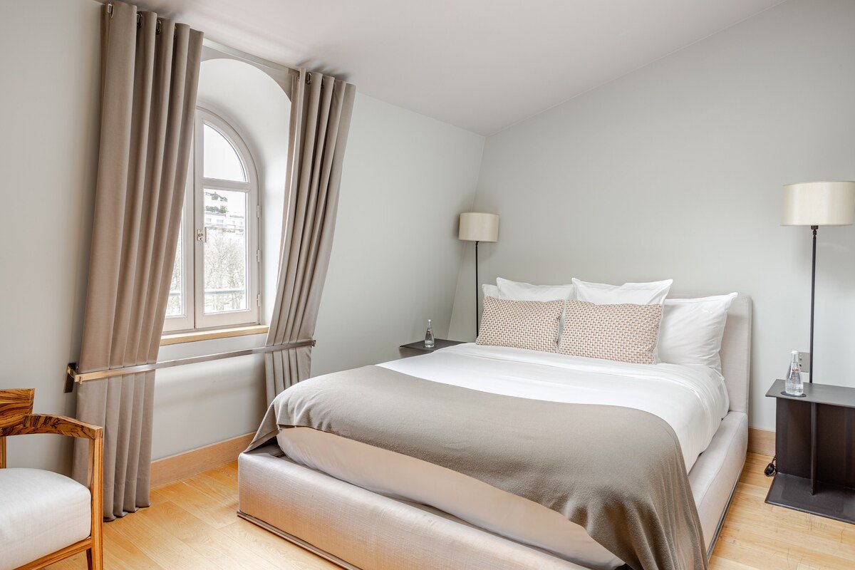 3 Bedroom Apartment Partial Eiffel Tower View gallery image 4