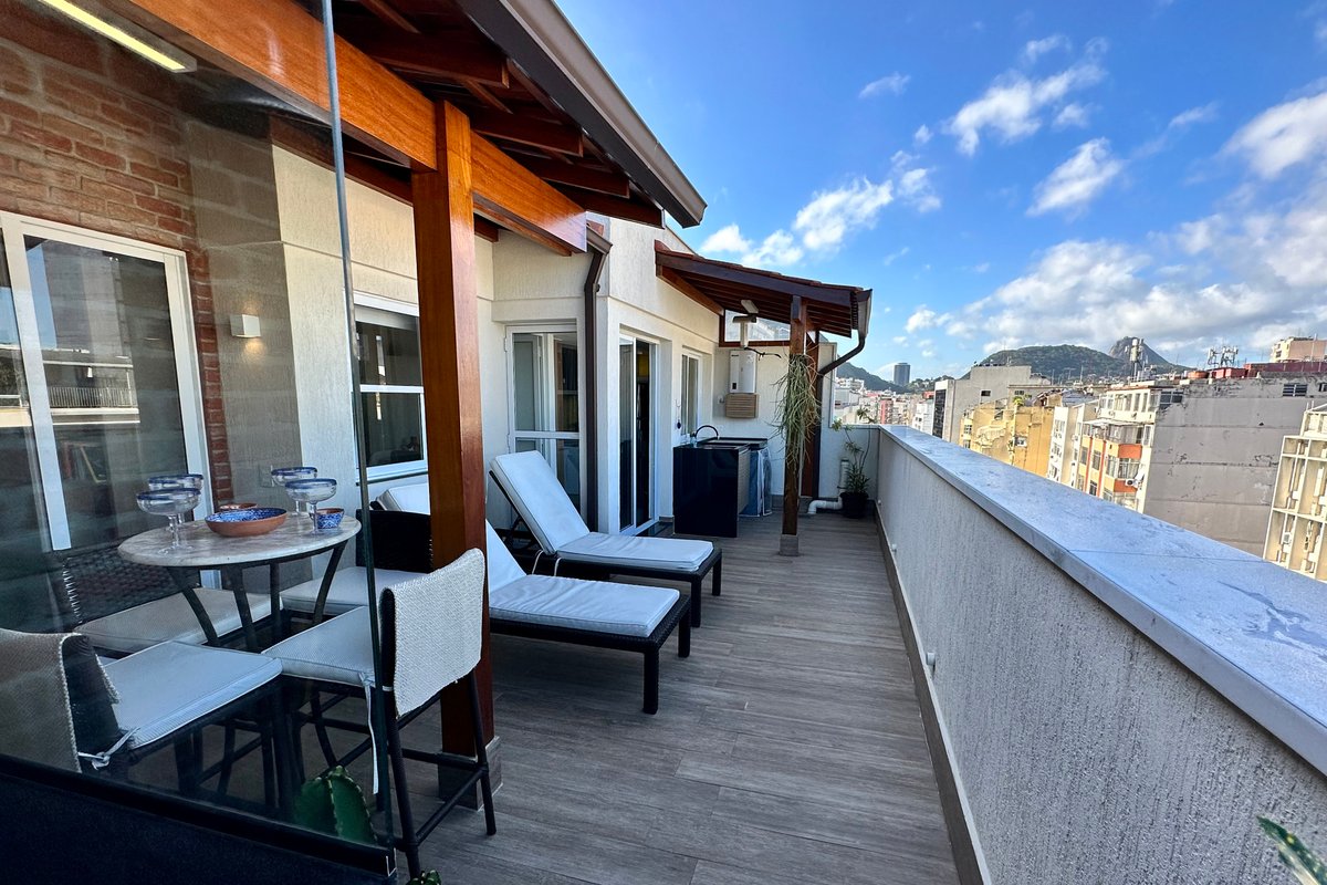 2 BDR Copacabana Penthouse, 2 Blocks to Beach