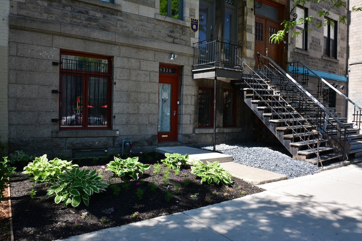 Ground Floor – 4 BR/4 BA – Deck – Possible Parking gallery image 4