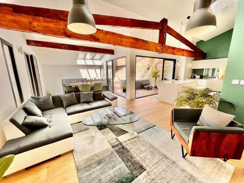 Villa Rousseau – Jacuzzi and Cinema in Bordeaux gallery image 4