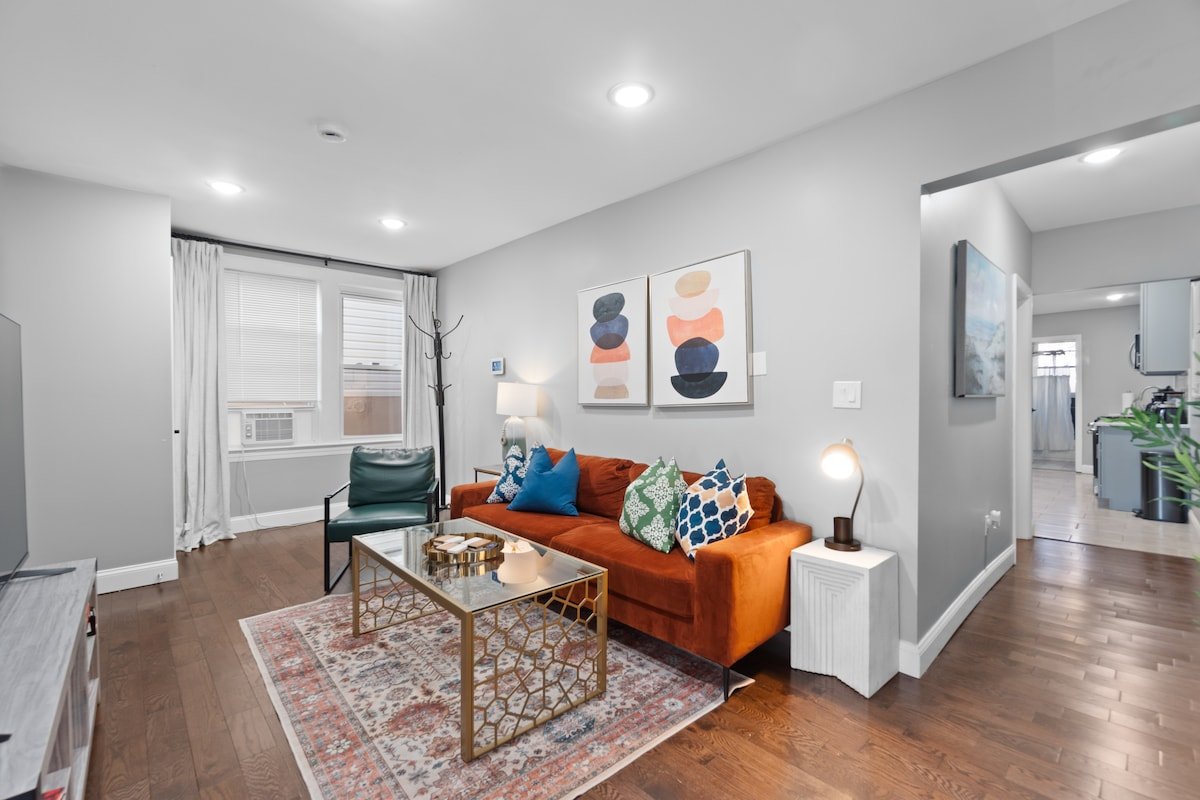 Spacious retreat w/ 2 kitchens & games gallery image 3