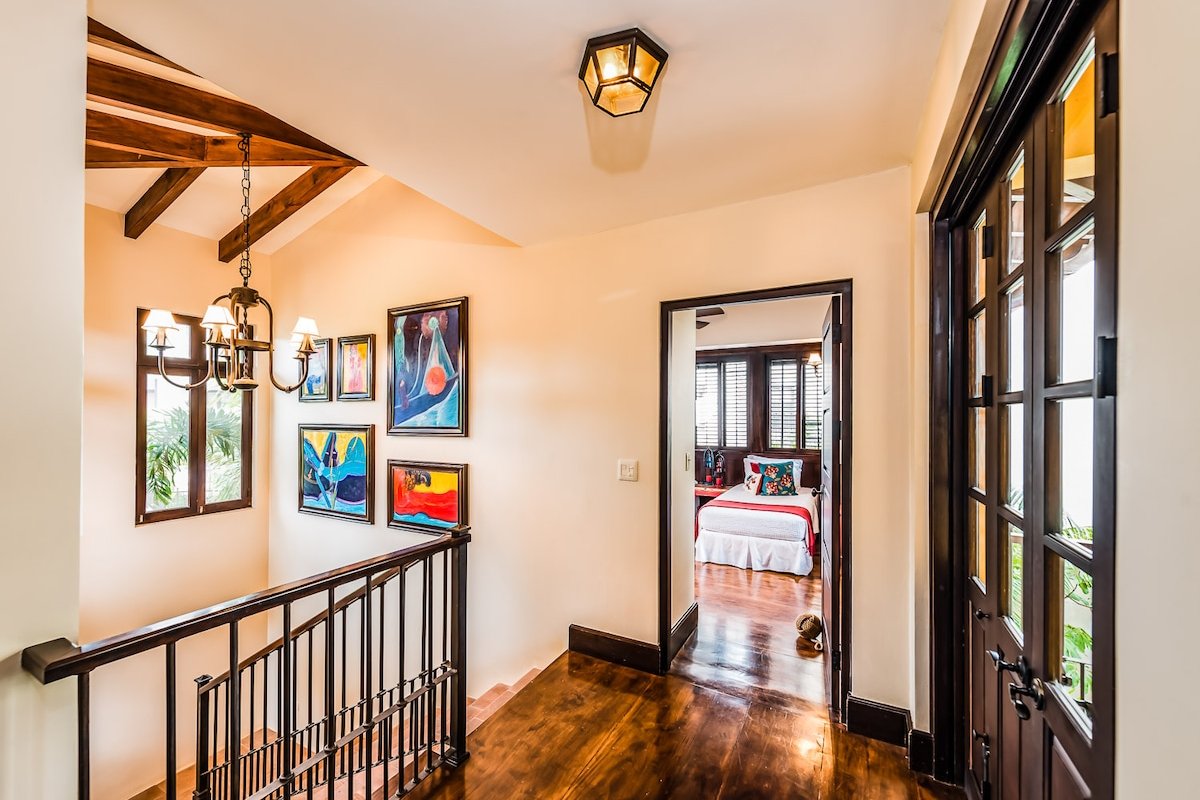 Oceanside Villa With Pool & Beach Club -Casa Cielo gallery image 4