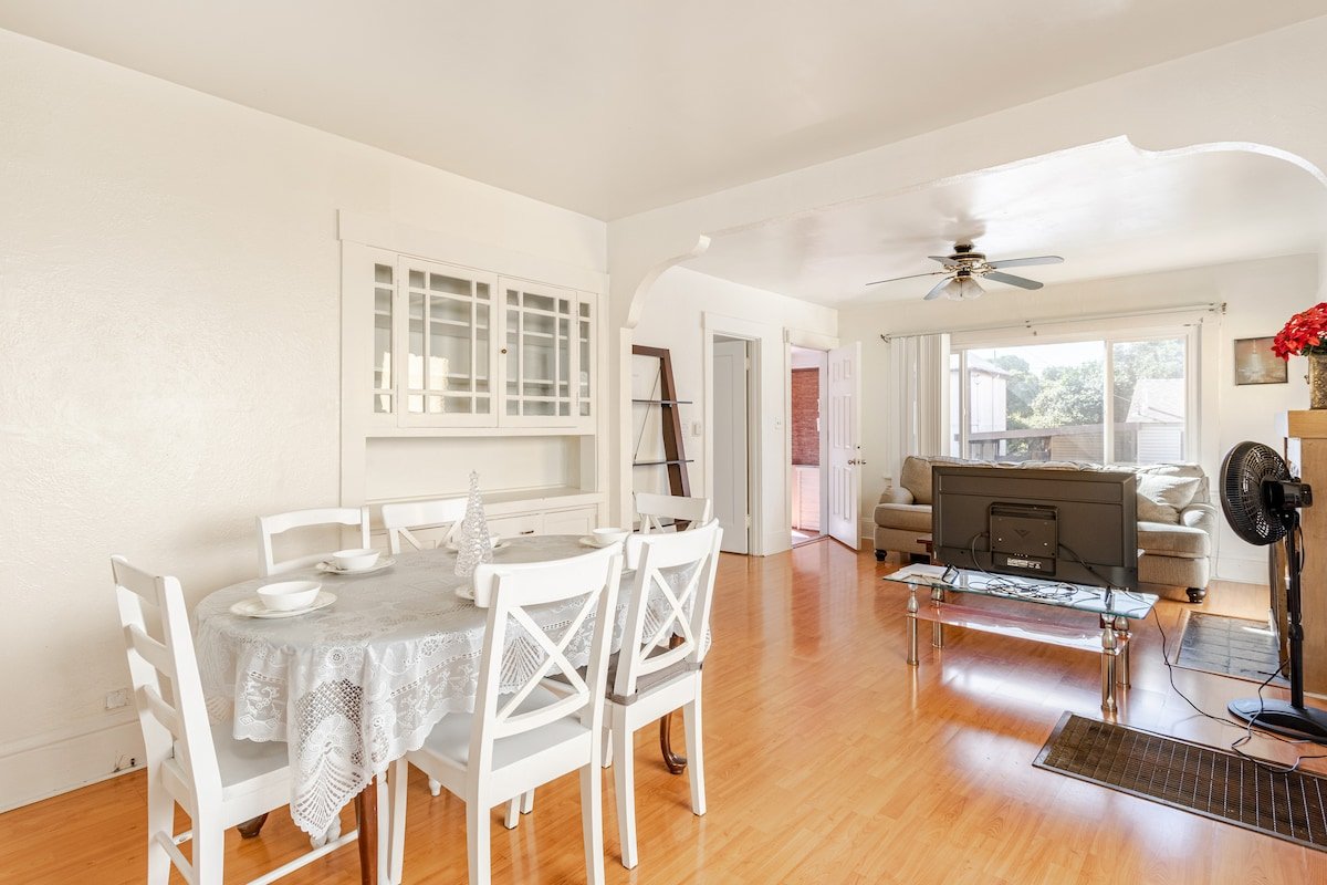 Big family! 4 house/12 br 7 ba 20 mins to SF gallery image 2