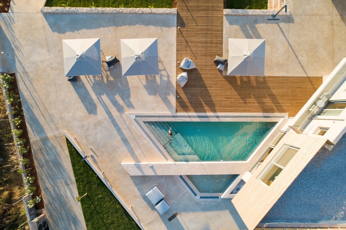 Your Private Retreat by the beach,with Heated Pool gallery image 4