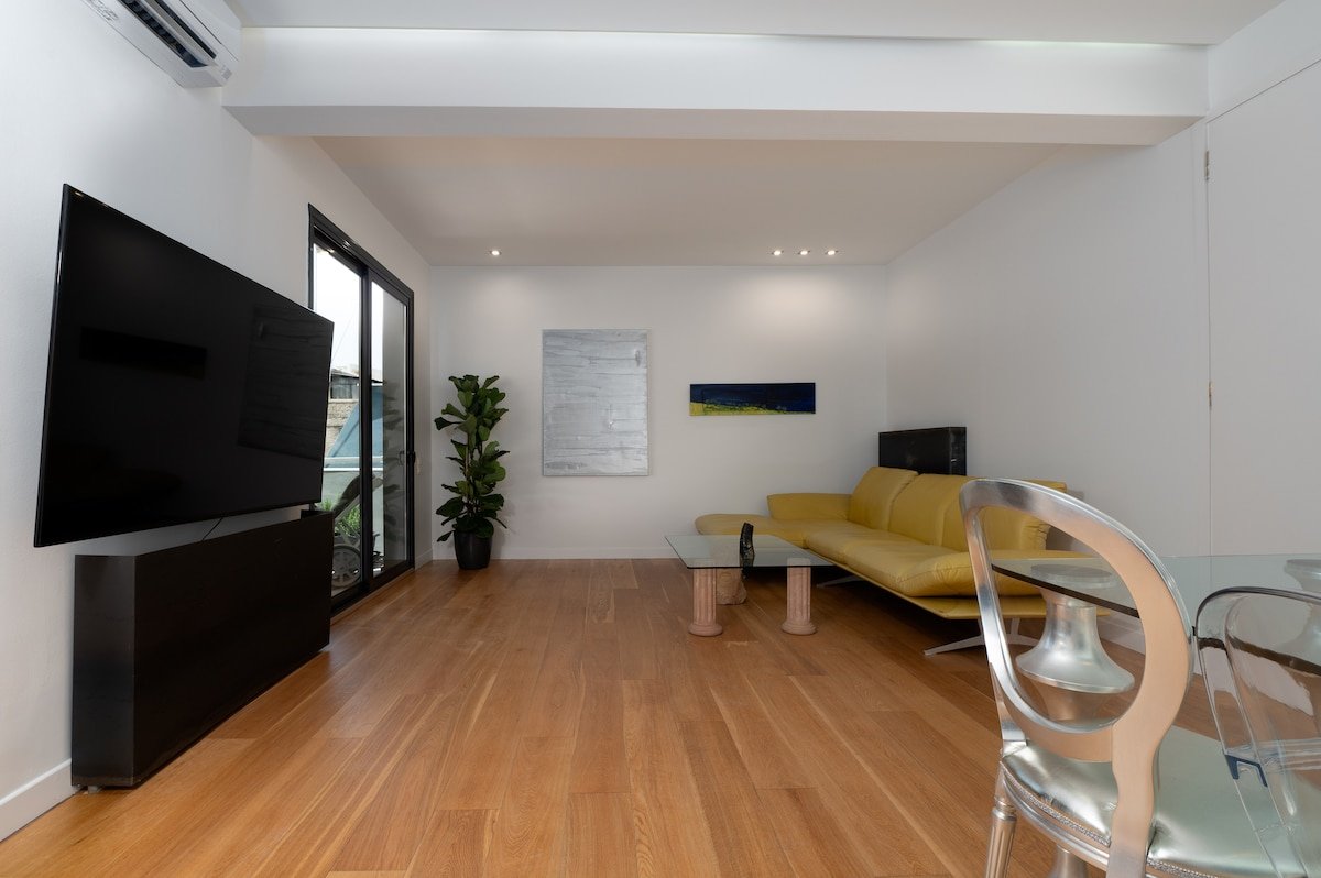 Psirri 3BR Luxury Residence with Athens View gallery image 4