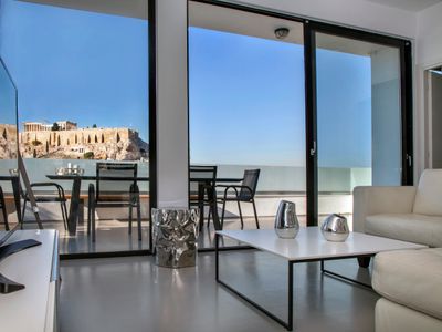 Luxury Penthouse “touching” the Acropolis by GHH