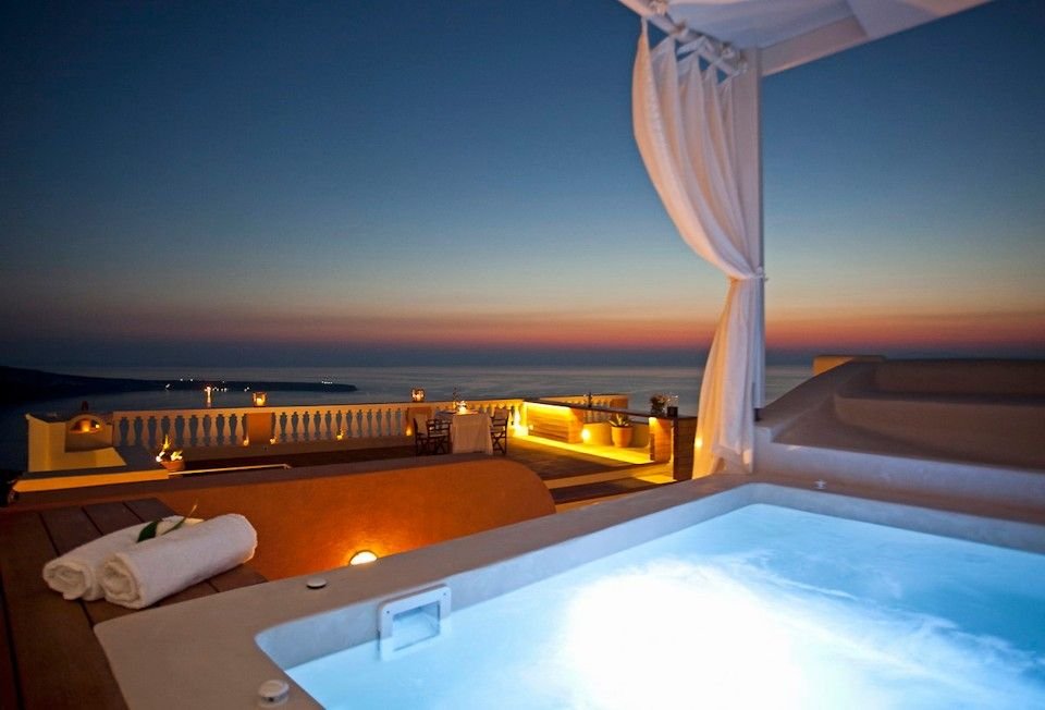 Oia Mansion • Sunset Views • Jacuzzi • 4 Bedrooms gallery image 3
