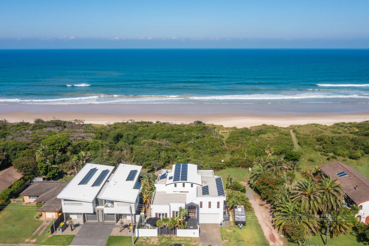 The Vibe Beach House – direct beach access, spa gallery image 4