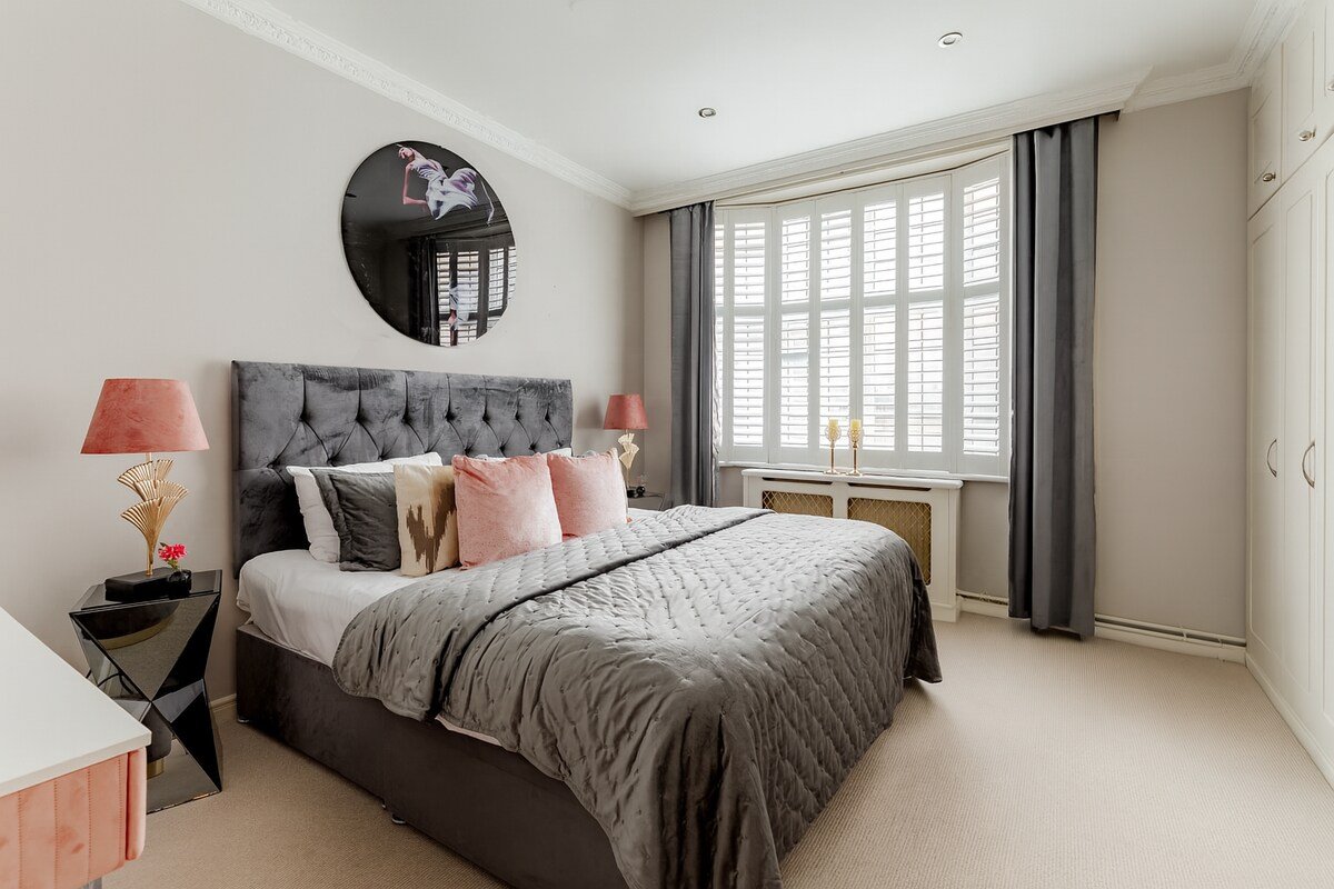 Large Covent Garden Family Hub for City Adventures gallery image 4