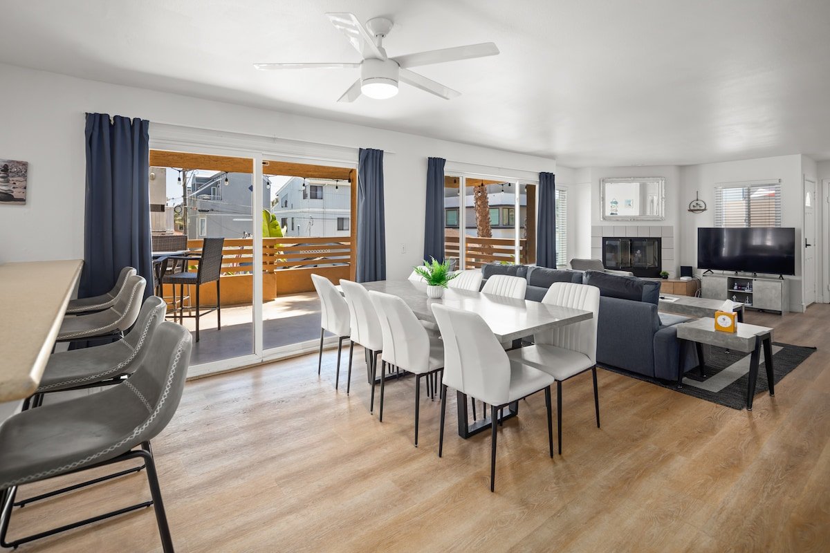 7 Bedroom Water View Home – North Mission Beach gallery image 5