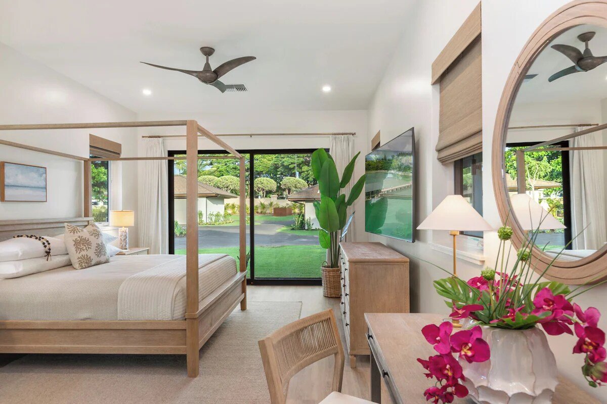 #1 Direct Beach Front Mansion! gallery image 5