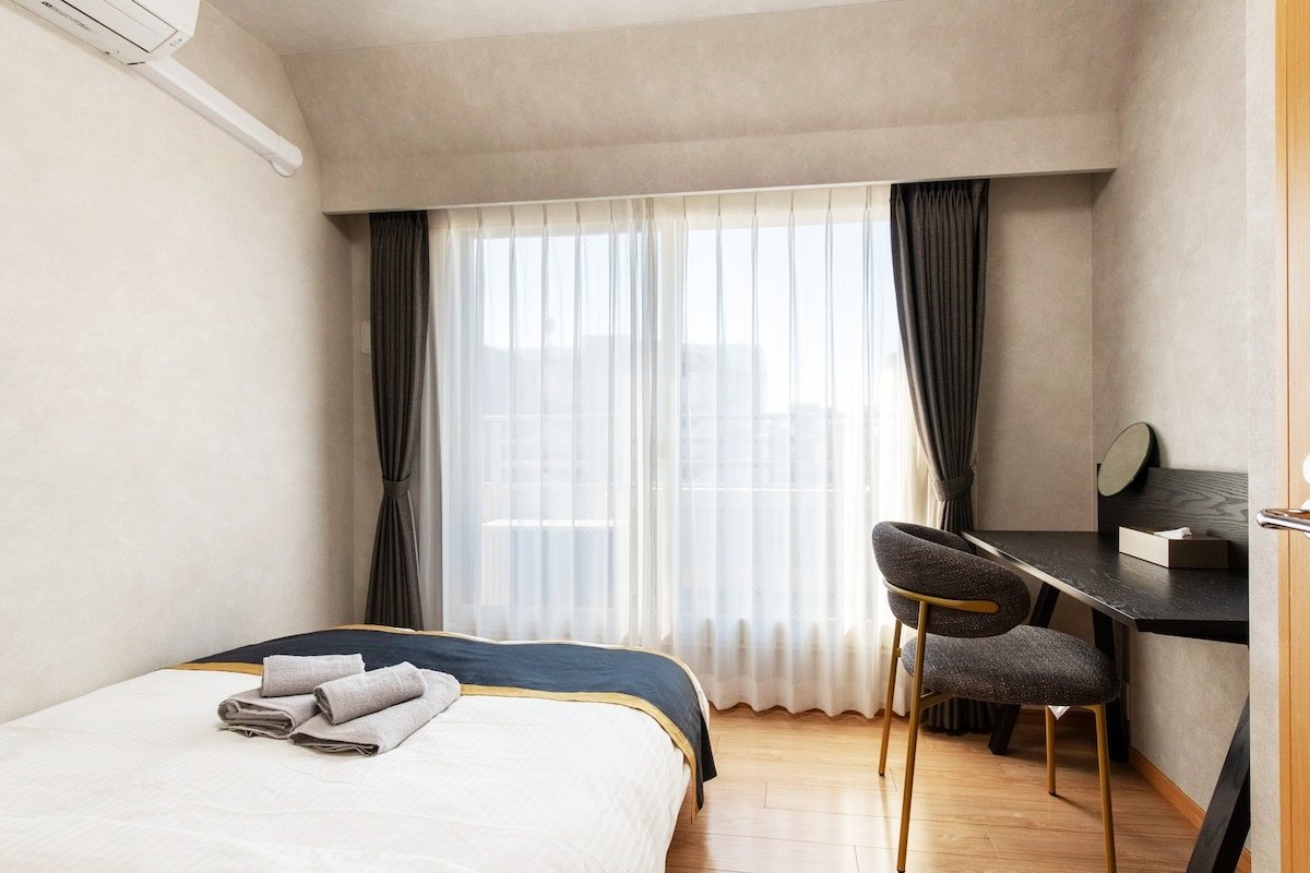 Downtown.Unforgettable journey#1001 gallery image 3