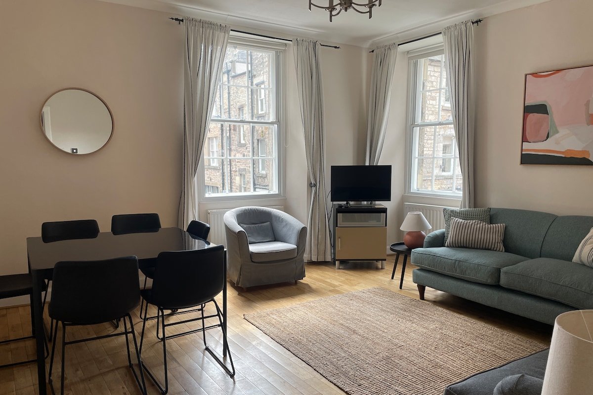 Central Apt, 2 mins to Princes St and tram gallery image 4