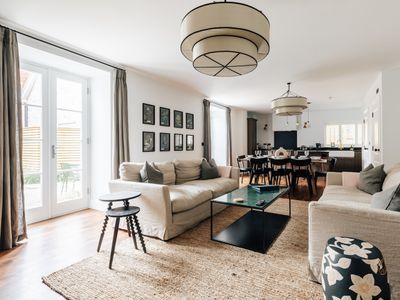 Redland Apartments- Group: Sleeps 12 with Parking