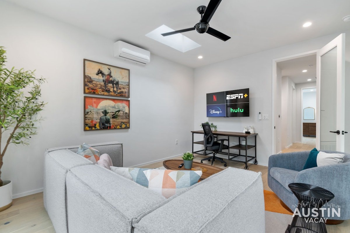 Walkable East Austin! Backyard Pool, Pet-Friendly gallery image 4