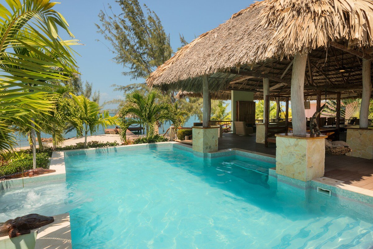 Little Harvest Caye gallery image 4