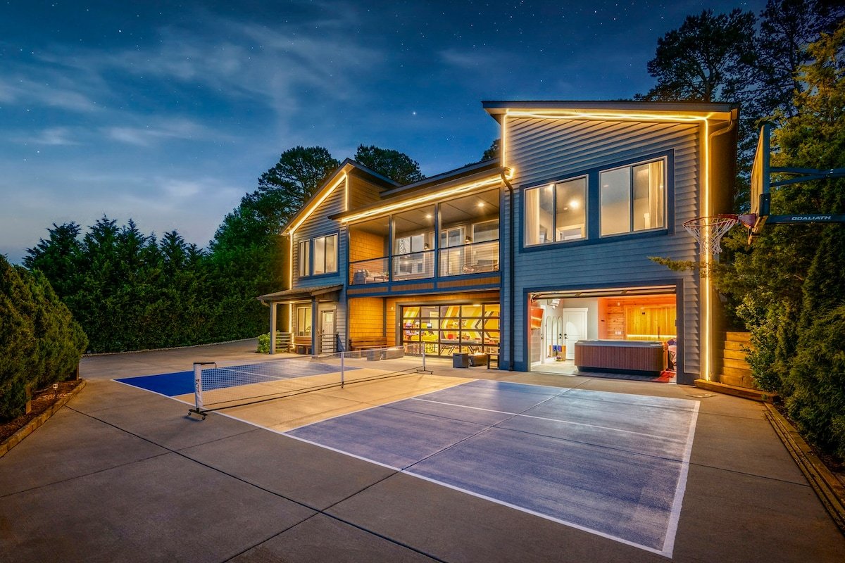 Pickleball Court, Spa Room, Newly Remodeled Home! gallery image 2