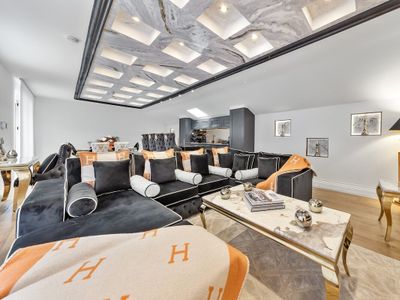 Billionaire’s 3BR Ultra-Luxury Hideaway by Harrods