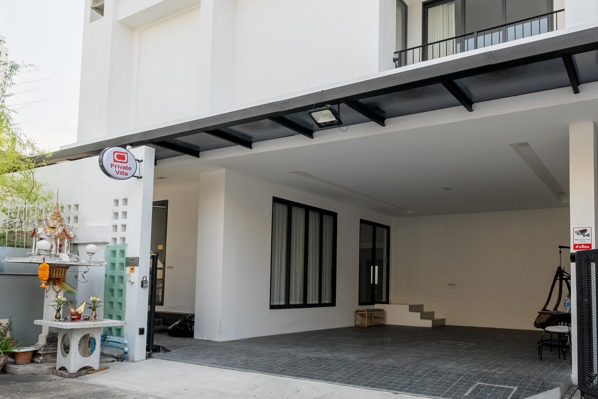 Spacious Private Villa Near Thonglor.