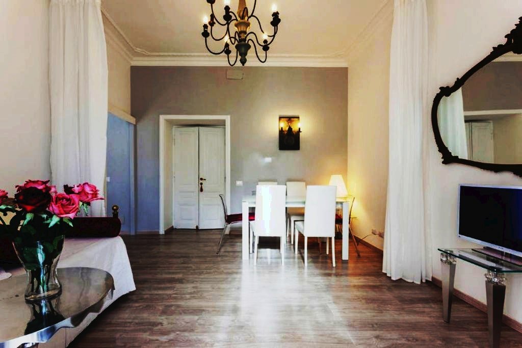 Amazing View Dome Basilica S.Peter gallery image 5