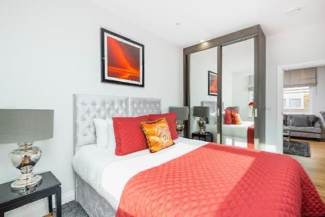 Classic 2 bed 2 bath in South Kensington/Chelsea gallery image 3