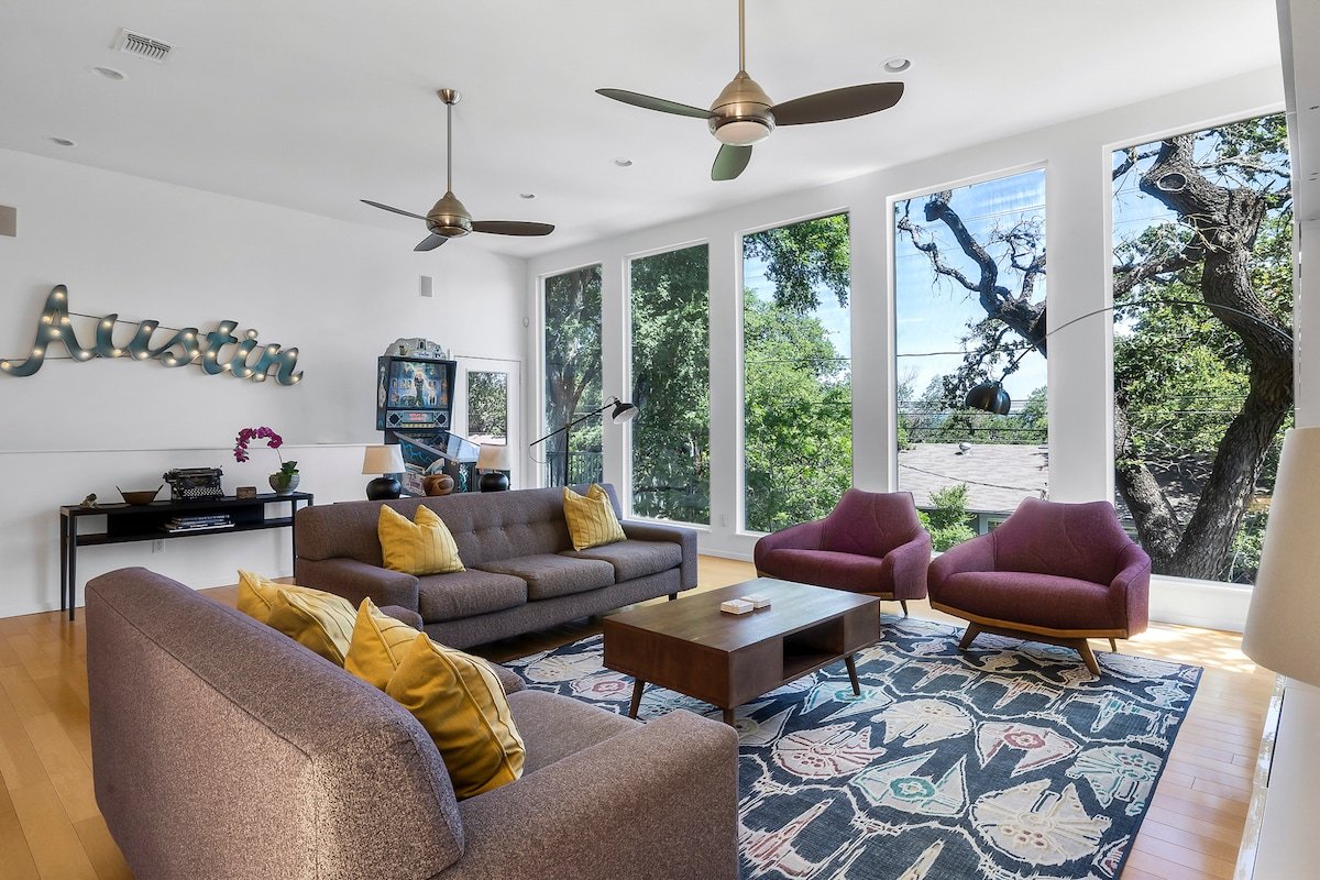 The Zilker Park Oasis with Heated Pool & Pinball gallery image 2