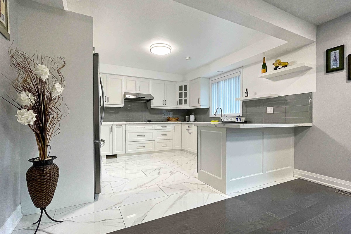 Rare & Spacious massive home w 7 beds