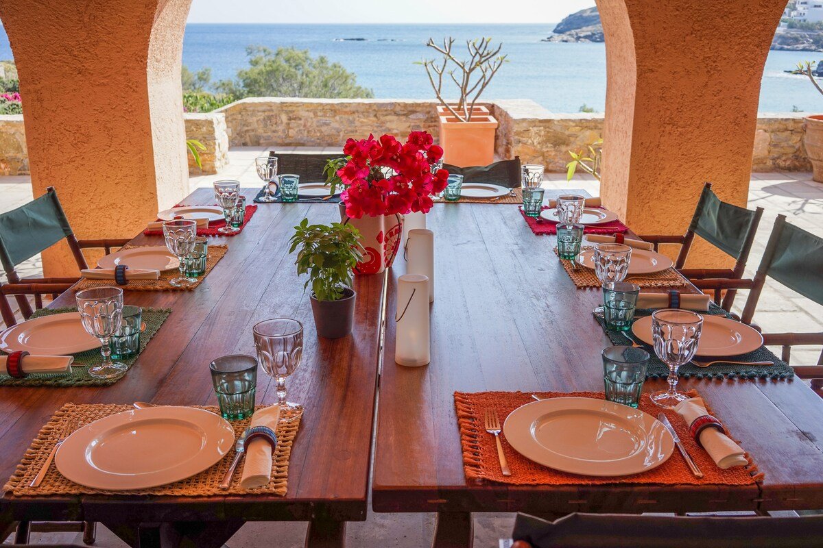 Exquisite beachfront mansion, 5 bedrooms- Syros gallery image 3