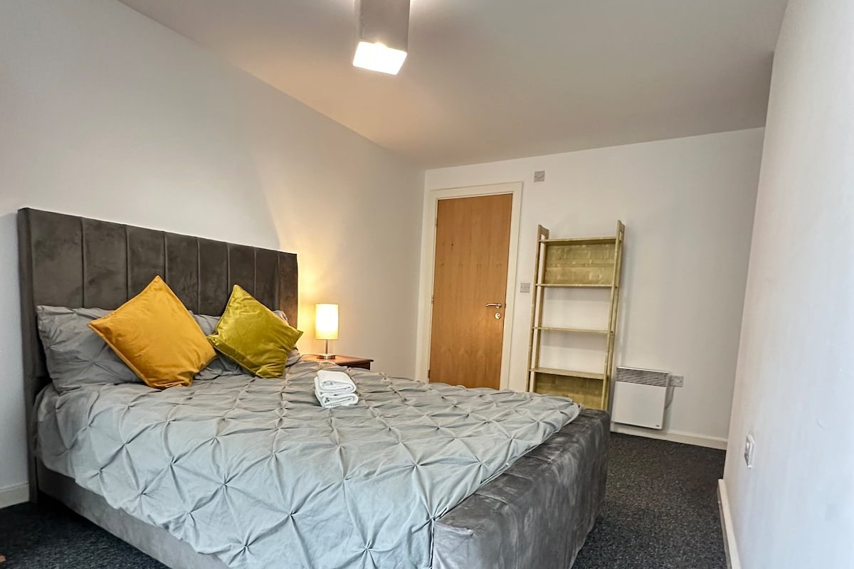 2-Bed Ensuite + Balcony & Free Secure Parking gallery image 5