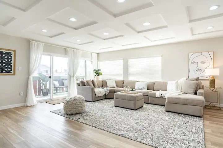 1 Block to Sand Contemporary 5BR Triplex gallery image 2